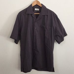 Tailor-made cotton button up shirt sleeve shirt.